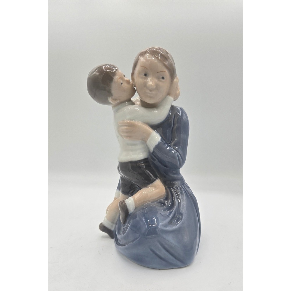 Royal Copenhagen Figurine: Mother‎ and Child